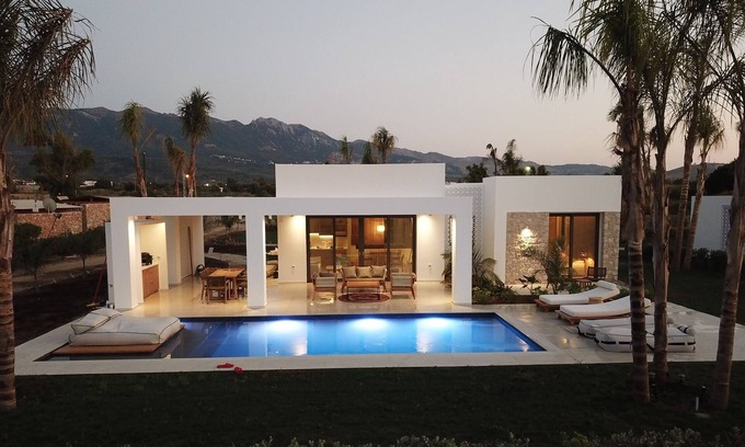 Tingaki Villa | TAF beach villa with TESLA and heated pool