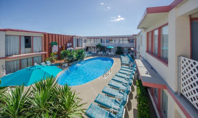 North End Hotel | Tahiti Inn