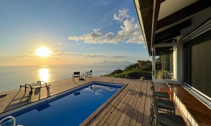 Punaauia House | Tahiti, quiet air-conditioned tropical villa, marvelous lagoon and mountain view