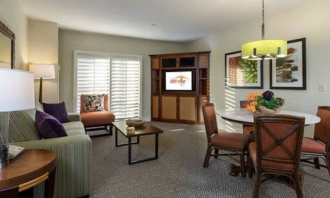 Las Vegas Hotel | Tahiti Village- a piece of paradise on the strip!l