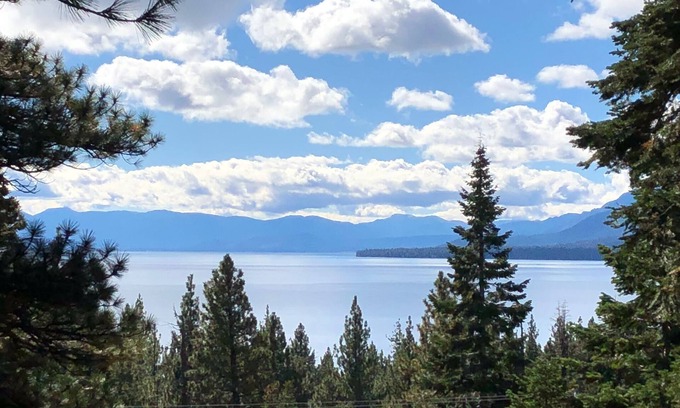 Tahoe Woods Cabin | Tahoe City Cabin~Spectacular Lake View! Walk to Lake and City * WIFI*
