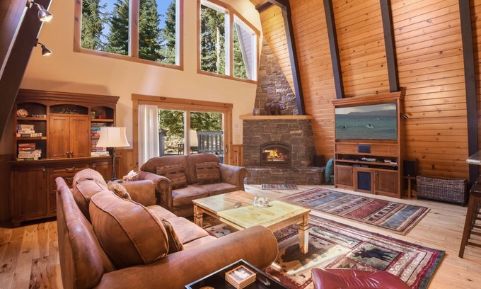 Carnelian Bay House | Tahoe Luxury Cabin - Hot Tub, Pool Table, Sleeps 9