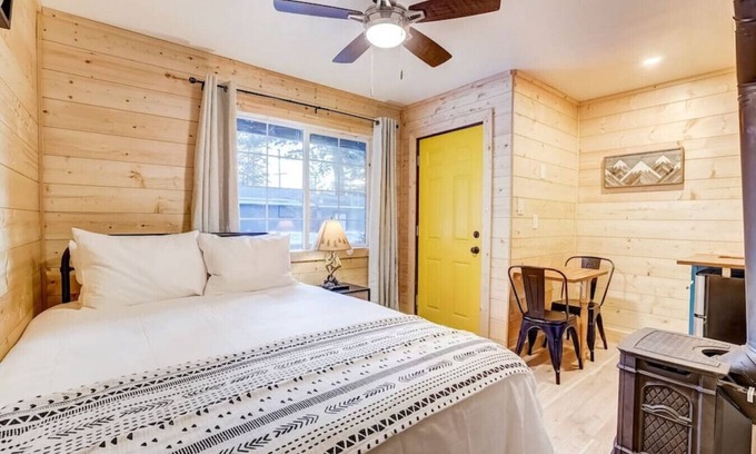Sierra Tract Apartment | Tahoe Mountain Inn #10