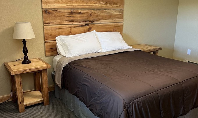 Paradise Hotel | Tahquamenon Suites Lodging - One Bedroom Suite #6