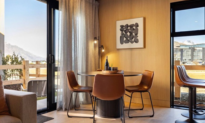 Frankton House | Tahuna luxury Villa Queenstown