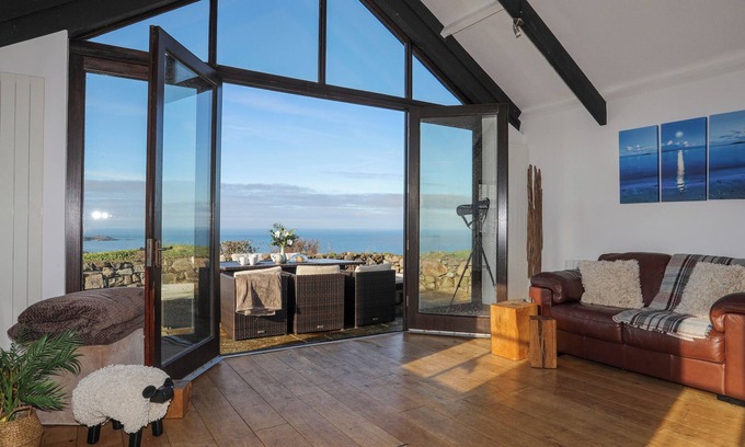 Rhyd-y-clafdy Cottage | TAI FFOLT, family friendly, character holiday cottage in Nefyn
