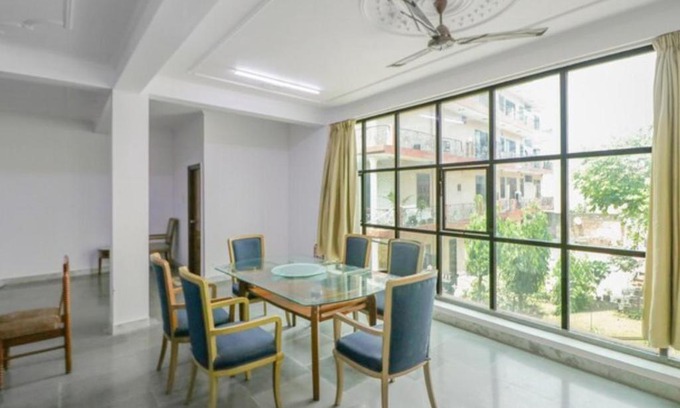 Dwarka Bed & Breakfast | taj homes