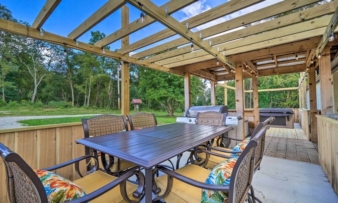 East Fultonham House | 'Take 5' Retreat w/Hot Tub: Relax, Rest, Refresh!