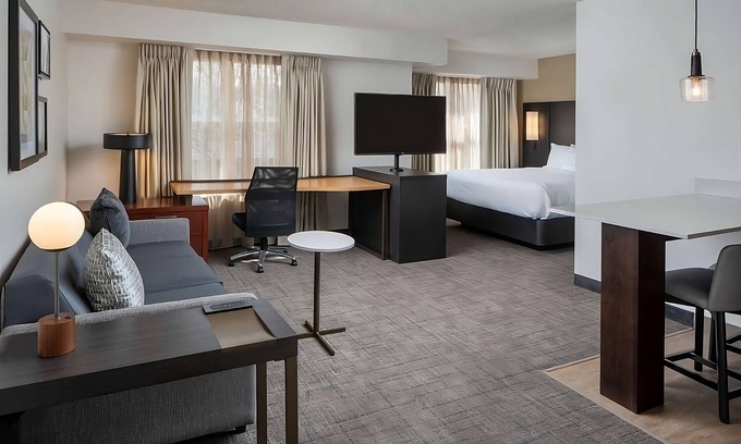 Fairfax Apartment | Take a Holiday in Stone Creek Park! Pets are Welcome Here, Free Breakfast