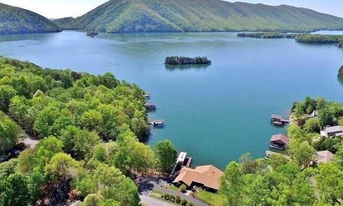 Huddleston House | Take An Additional 10% Off 9/13-20! PROMO CODE: 10MORE! 2-3 Night Minimum for ANY REMAINING DATES! C