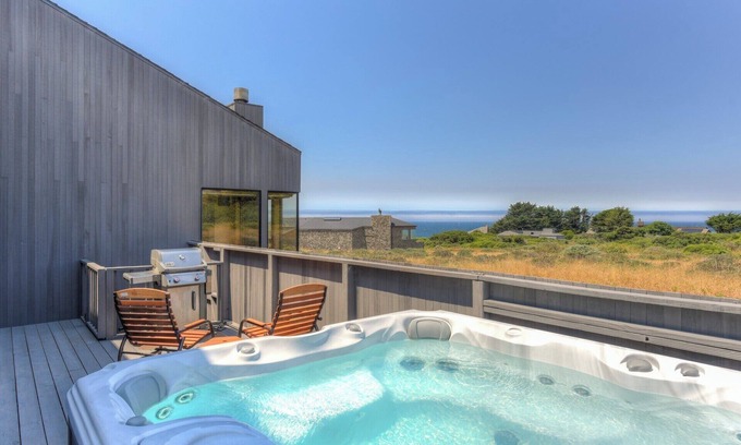 Sea Ranch House | Take in the Pacific FantaSea w/Hot Tub!