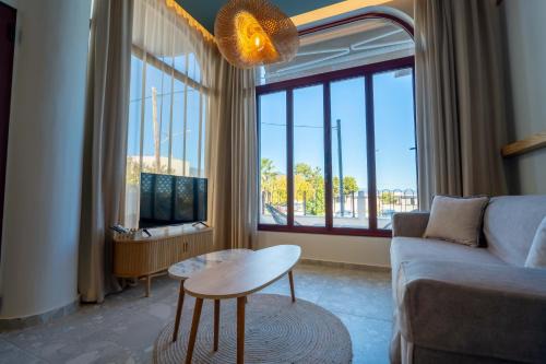 Nees Pagases House | Take me here with a sea view by Salt Apartments