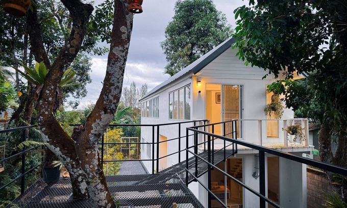 Takua Pa House | Takua Pa Home - Kick back & relax in this calm, stylish private villa.