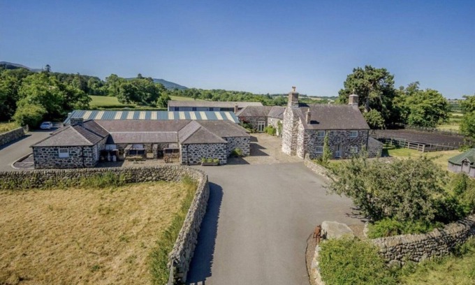 Bangor Cottage | Tal y Bont Barns - a remote that sleeps 24 guests in 9 bedrooms