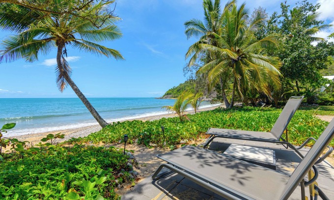 Oak Beach House | Tali Beachfront Retreat – Luxury & Seclusion at Oak Beach
