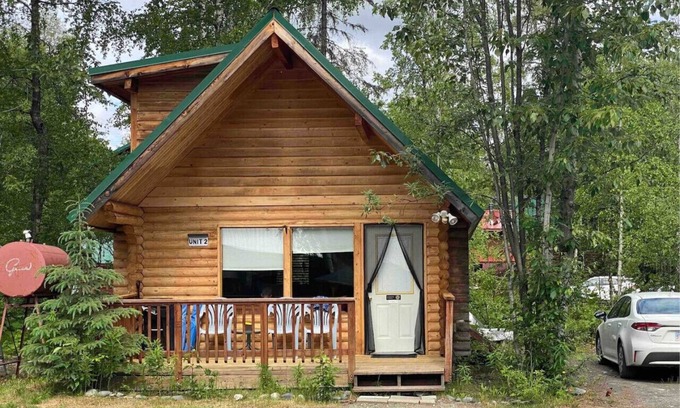 Talkeetna Cabin | Talkeetna Log Cabin with Hot Tub Unit 2