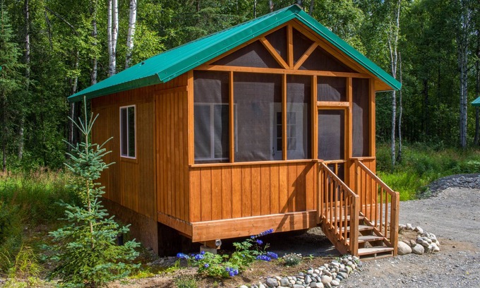 Susitna North Cabin | Talkeetna Wilderness Lodge - Studio Cabin #1 – Queen Bed