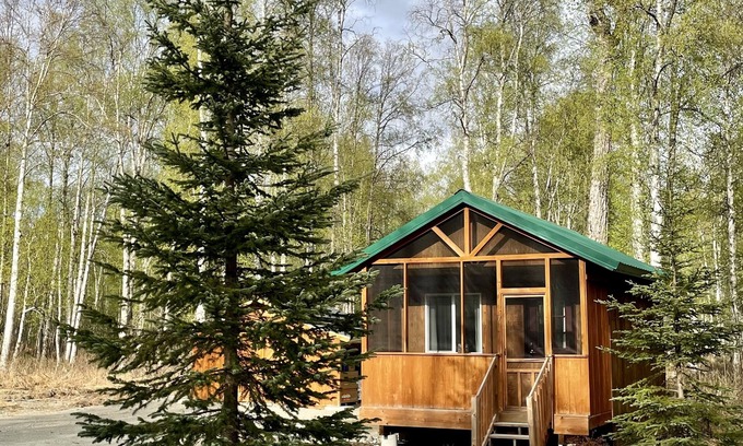 Susitna North Cabin | Talkeetna Wilderness Lodge - Studio Cabin #2 – Queen Bed