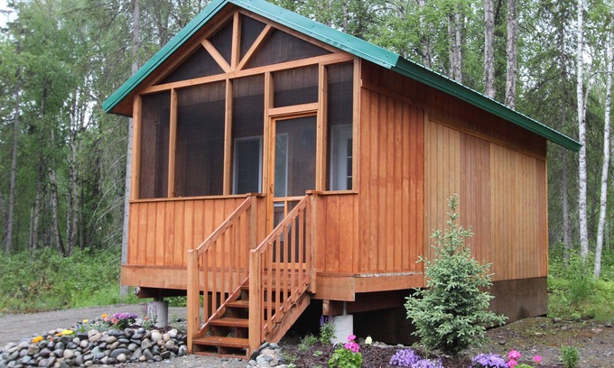 Susitna North Cabin | Talkeetna Wilderness Lodge - Studio Cabin #3 – King Bed