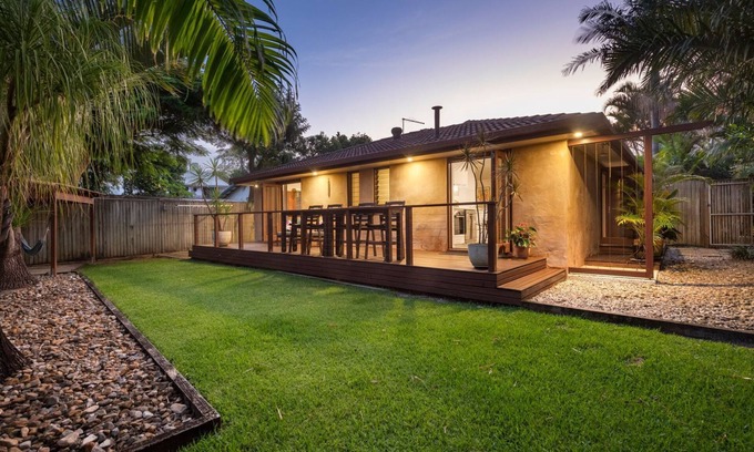 Suffolk Park House | Tallow Beach Retreat - welcoming pet-friendly unit