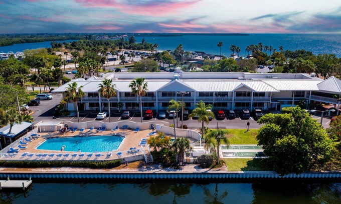 Ruskin Condo | TAMPA BAY FLORIDA LITTLE HARBOR AND RESORT BEACH step away SUNSET BAY VIEW