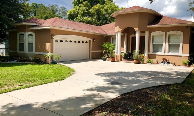 Lake Magdalene House | Tampa Bay Perfect location for a safe vacation! 5 bedrooms, ,3.5 bath ,sleeps14