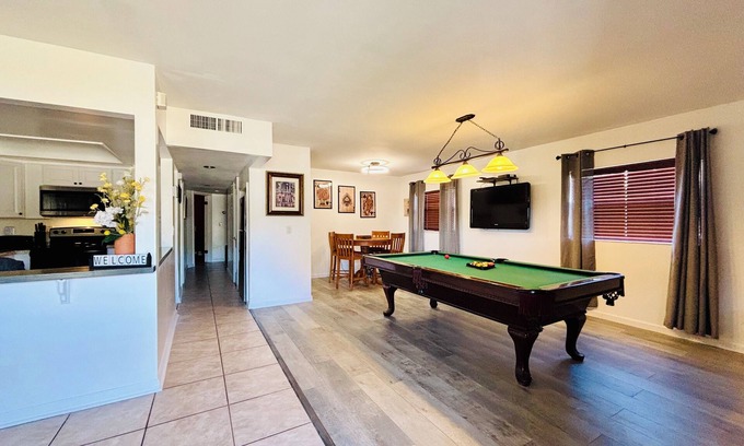 Bay Crest Park House | Tampabay Entertainment home, with WiFi and all main attractions & beaches near.