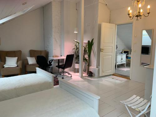Tampere House | Tampere keskusta ainutlaatuinen iso huone oma kph puutalo-osakkeessa