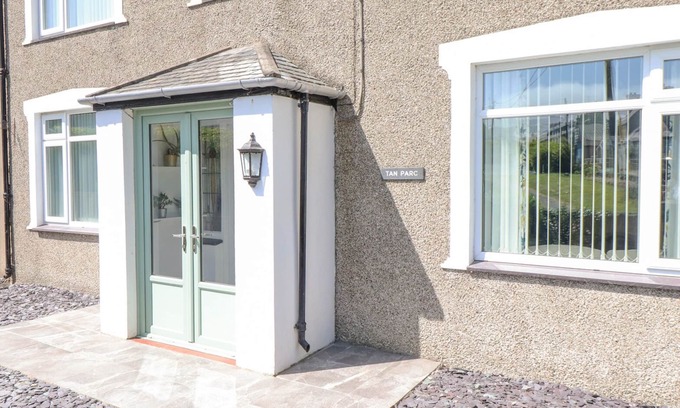 Edern House | TAN PARC, pet friendly, country holiday cottage in Morfa Nefyn