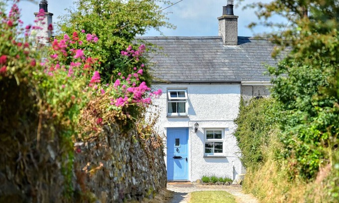 Llanengan House | Tan y Fynwent - Two Bedroom House, Sleeps 4