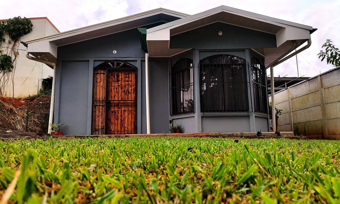 Daniel Flores House | Tanager House