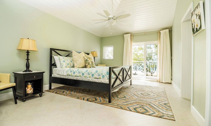 Galliot Cay House | Tangerine Sunsets Long Island Santa Maria