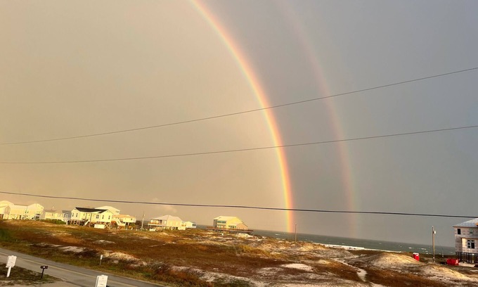 Fort Morgan House | Tanned & Tip-Sea in FoMo - Beach Views - Beach Chairs - Pet-Friendly!