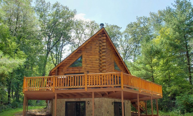 Wisconsin Dells House | Tannenbaum Log Haus at Christmas Mt. Resort, Outdoor Pool, Firepit, Game Room.