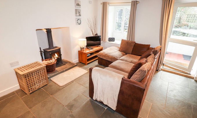Low Newton Cottage | TANYARD COTTAGE, pet friendly, with open fire in Lakeside