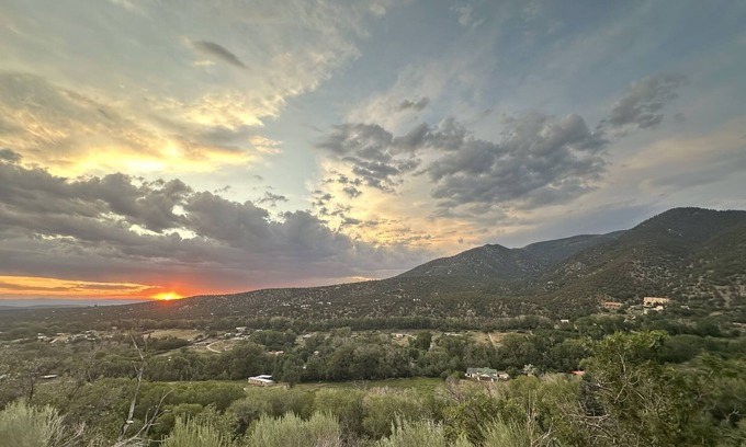 Arroyo Seco Condo | Taos Ski Valley Rustic Condo