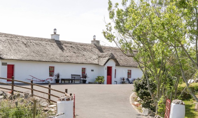 Lettermacaward Cottage | TAR AR AIS, pet friendly in Lettermacaward, County Donegal