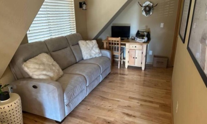 Eagar Cabin | Tara Cabin