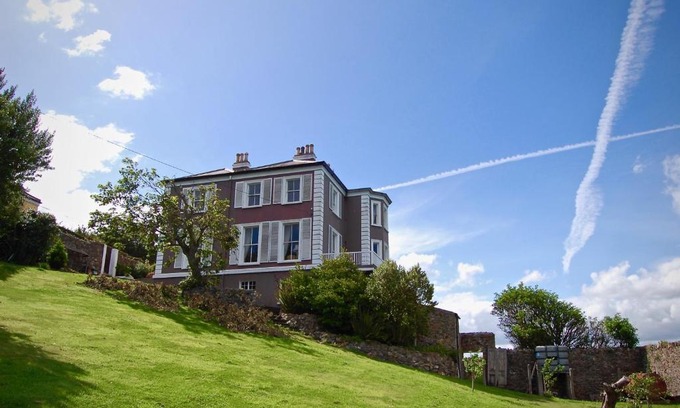 Howth House | Tara Hall
