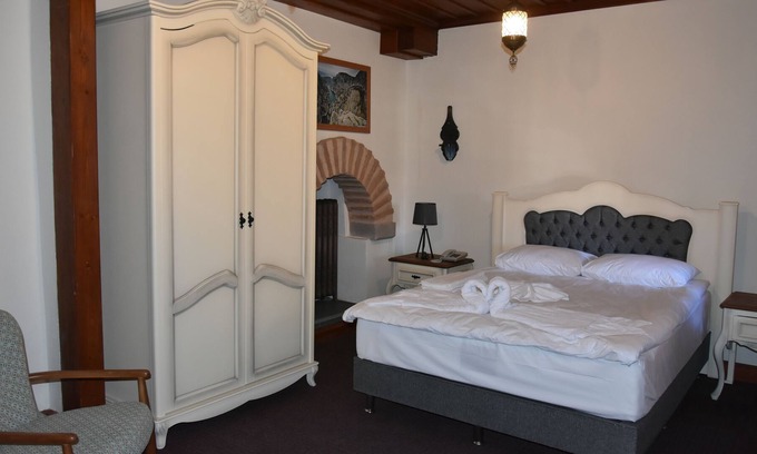 Vezirkopru Hotel | Tarihi Tashan Otel