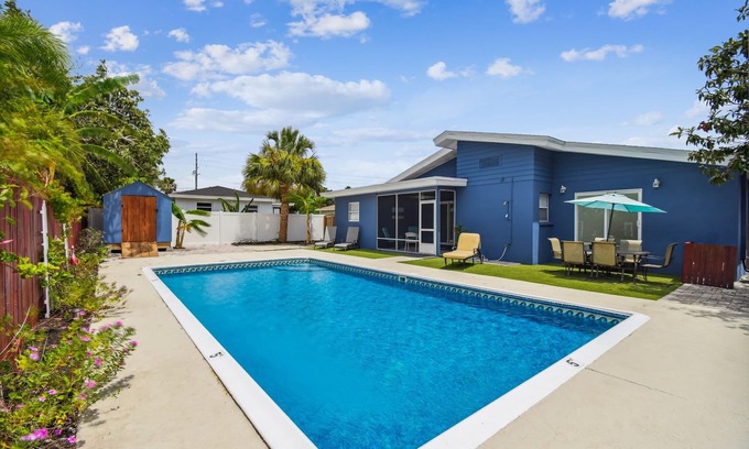 Tarpon Springs House | Tarpon Springs Lux. Home Refreshing Pool near Sunset Beach - Golf & Sponge Docks