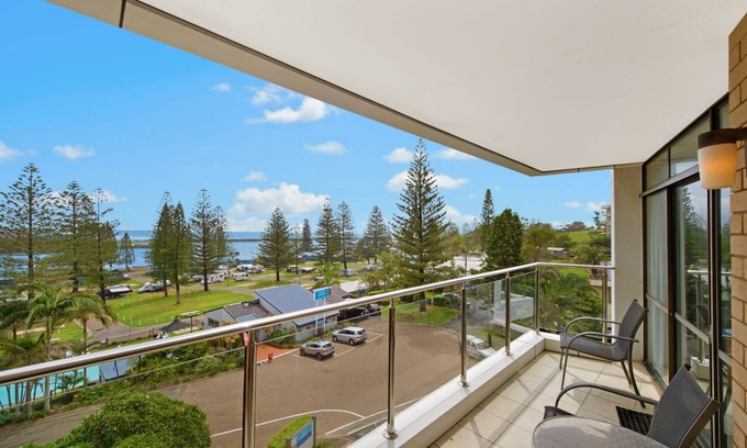 Port Macquarie Apartment | Tasman Towers 12 - Walk To Town & Beach With A Pool