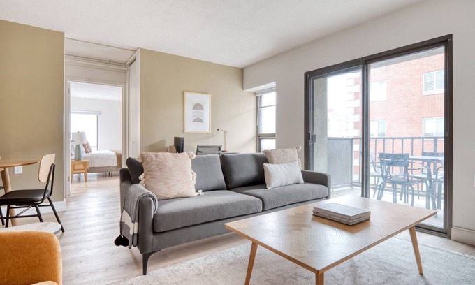 Allston Apartment | Tasteful Allston 2BR, nr Boston U & Green Line, by Blueground