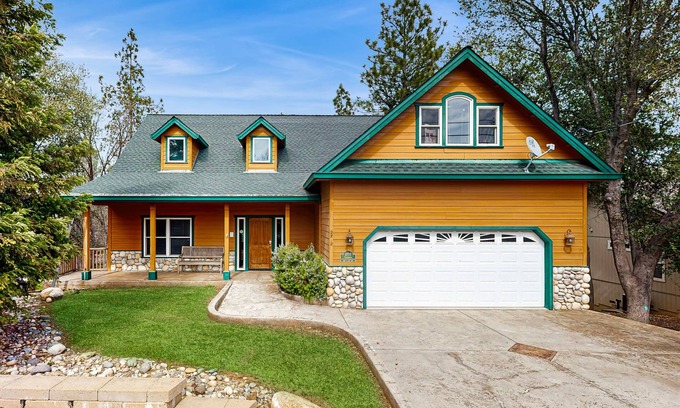 Groveland House | Tasteful cabin 25 miles from Yosemite with access to pools, a lake & more
