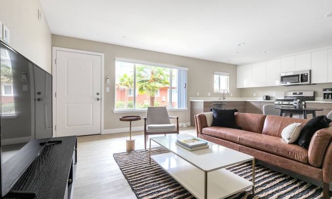 Campbell Apartment | Tasteful Campbell 1BR w/Pool, Parking, walk to Groceries, by Blueground