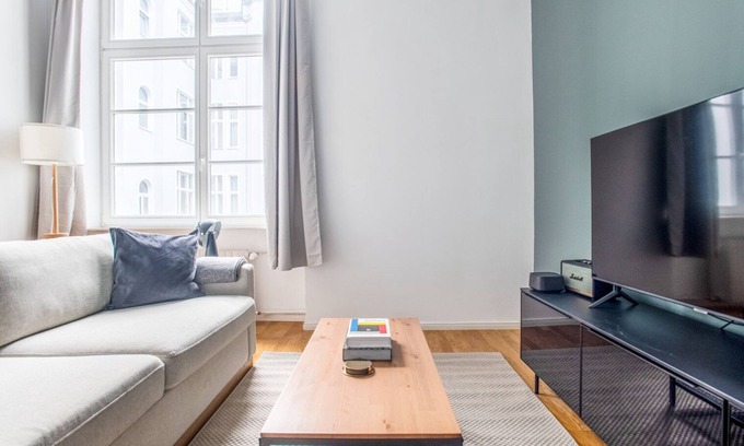 Wilmersdorf Apartment | Tasteful Charlottenburg Studio nr KaDeWe, by Blueground
