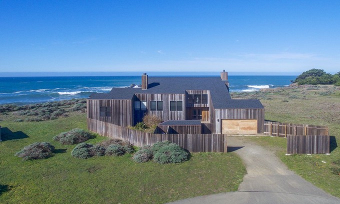 Sea Ranch House | Tastefully appointed ocean front home with dramatic ocean views