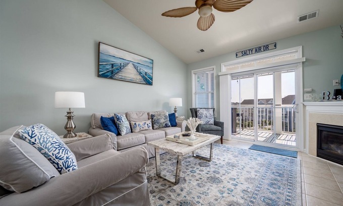 Sunset Island Condo | Tastefully decorated for a relaxing vacation! Waterfront, FREE Linen/Towel pkg