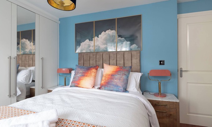 Newport Pagnell House | Tastefully designed urban detached home in vibrant Broughton Milton Keynes.