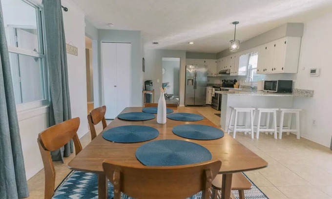 Sandalwood House | Tastefully furnished home near the beach